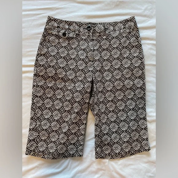 Talbots Chocolate and Ivory Geometric short size 4 - Picture 2 of 10